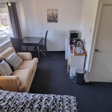 Spacious Room With Kichenet ロザーハム エクステリア 写真